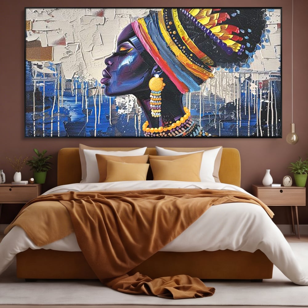 Tablou canvas cu tablou canvas cu regina africana in profil, in rama de aluminiu negru, pe perete intr-un dormitor